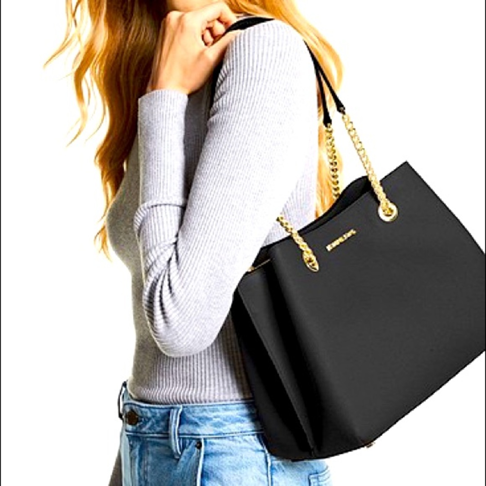 •Michael Kors•Teagan•Large Pebbled Leather•Shoulder Bag